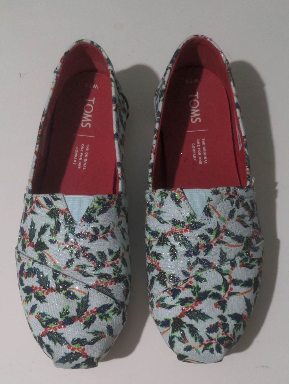 Toms Women's Christmas Holly Glitter Print Shoes. Size 7.5 W